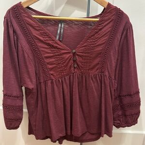 Anthropologie burgundy lightweight 3/4 top- excellent condition.